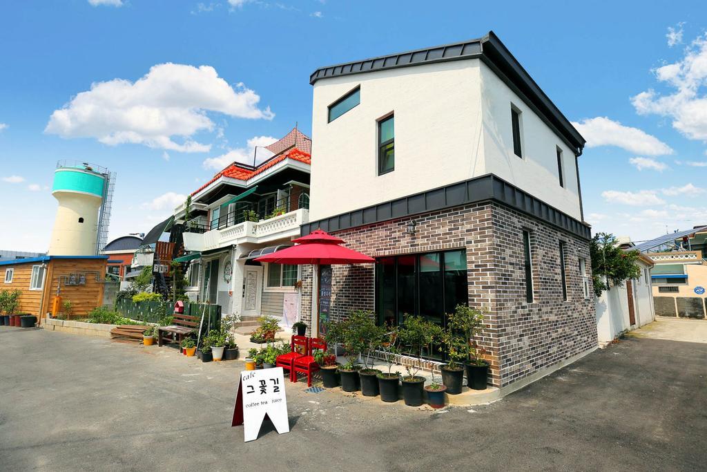 The Flower Road Guesthouse 顺天市 外观 照片